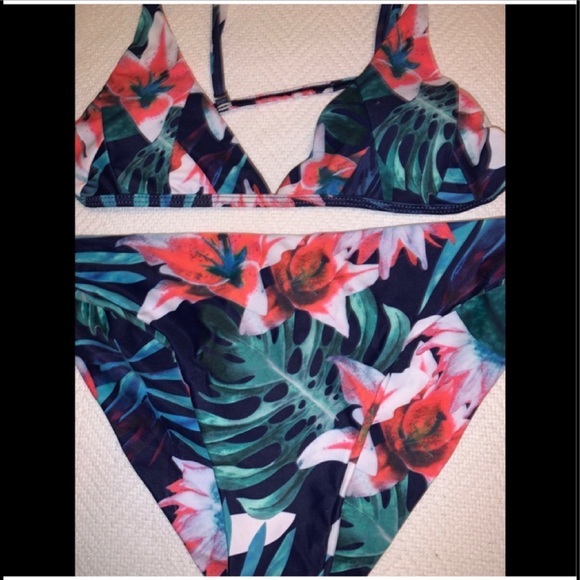 Cupshe Tropical 2 Piece, Size Medium (10) - Picture 3 of 3